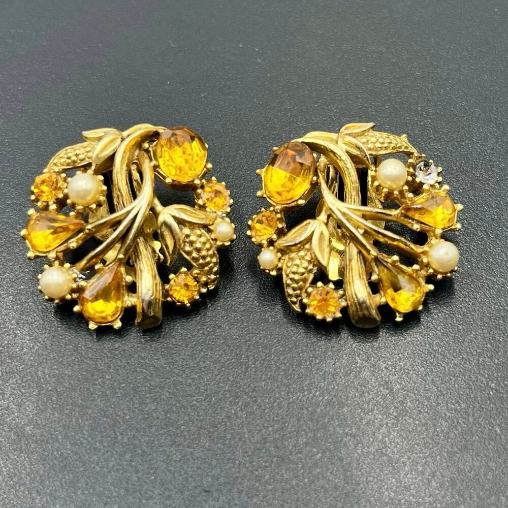 Star Signed Vintage Yellow Rhinestone Faux Pearl Gold Tone Clip on earrings